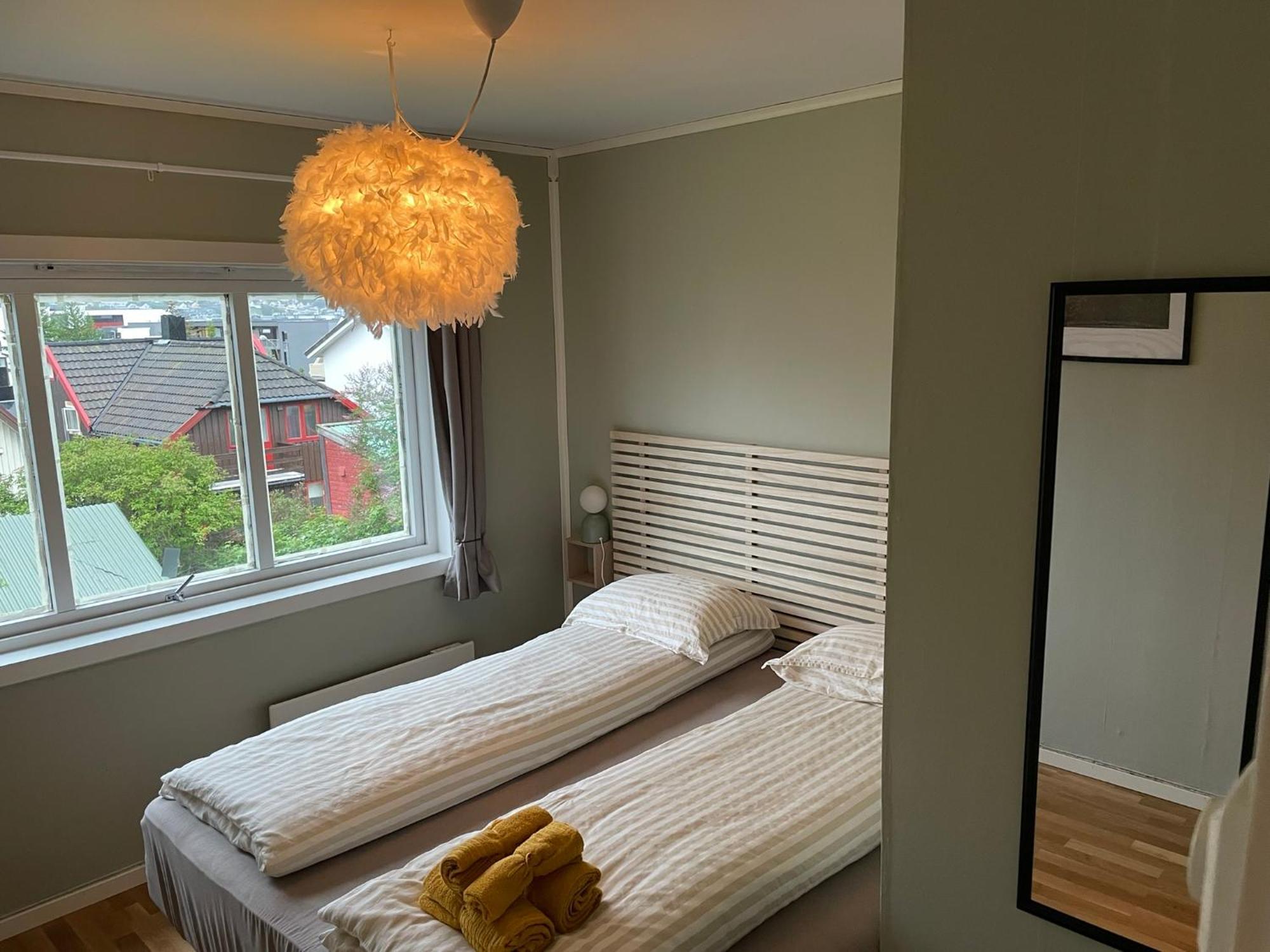 Centrally Located Apartment In Classic Townhouse Tromsø Exterior foto